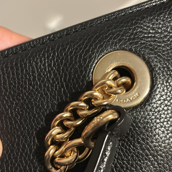 Coach Pebbled Tote With Gold Link Chain - Picture 5 of 6